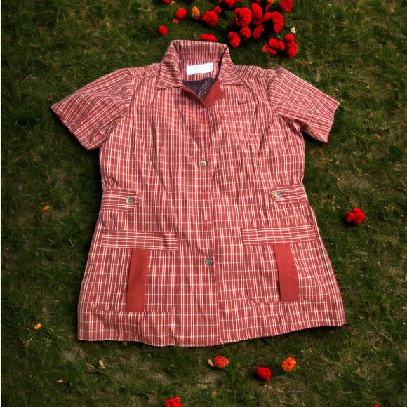 Disney Worldwide Services *RARE* Cast Member Red Plaid Button Shirt Size M - Picture 1 of 9